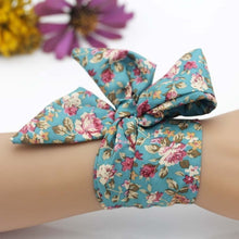 Load image into Gallery viewer, shsby new design Ladies flower cloth wrist watch gold fashion women dress watches high quality fabric watch sweet girls watch