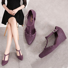 Load image into Gallery viewer, EOEODOIT Spring Jelly Flats Shoes Women Beach Sand Soft Pointy Toe Flat Heel Summer Sandals Female Rain Shoes Slide Resistance