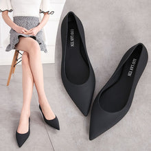 Load image into Gallery viewer, EOEODOIT Spring Jelly Flats Shoes Women Beach Sand Soft Pointy Toe Flat Heel Summer Sandals Female Rain Shoes Slide Resistance