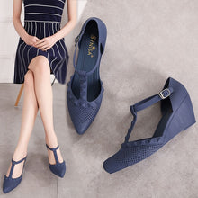 Load image into Gallery viewer, EOEODOIT Spring Jelly Flats Shoes Women Beach Sand Soft Pointy Toe Flat Heel Summer Sandals Female Rain Shoes Slide Resistance