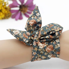 Load image into Gallery viewer, shsby new design Ladies flower cloth wrist watch gold fashion women dress watches  high quality fabric watch sweet girls watch

