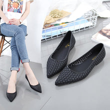Load image into Gallery viewer, EOEODOIT Spring  Jelly Flats Shoes Women Beach Sand Soft Pointy Toe Flat Heel Summer Sandals Female Rain Shoes Slide Resistance
